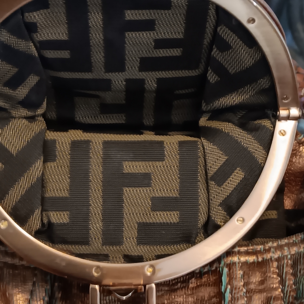 Fendi spy bag excellent condition!! - Picture 8 of 16